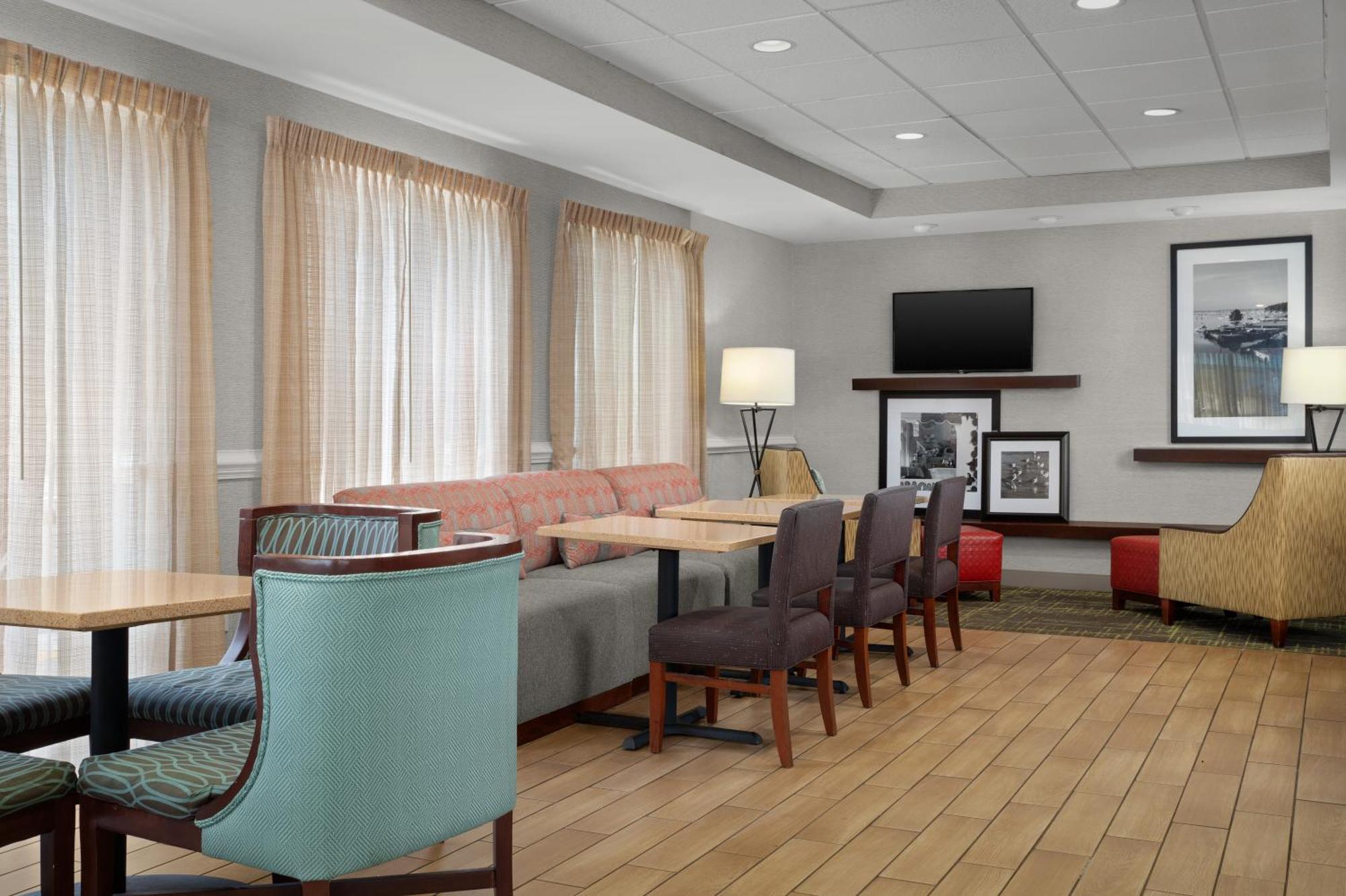 Hampton Inn By Hilton Panama City Beach Upper Grand Lagoon Exterior foto